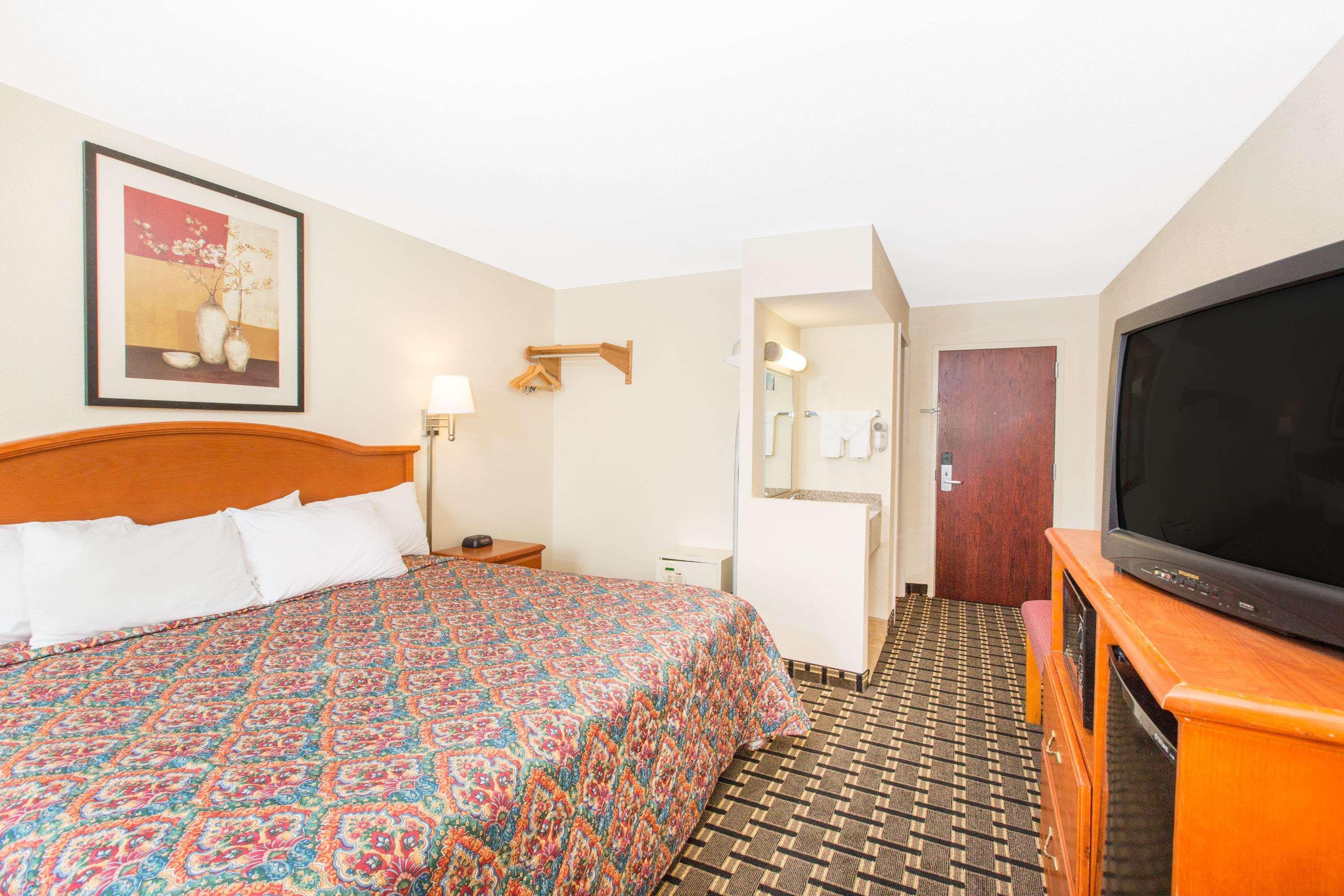 Days Inn By Wyndham Effingham Extérieur photo