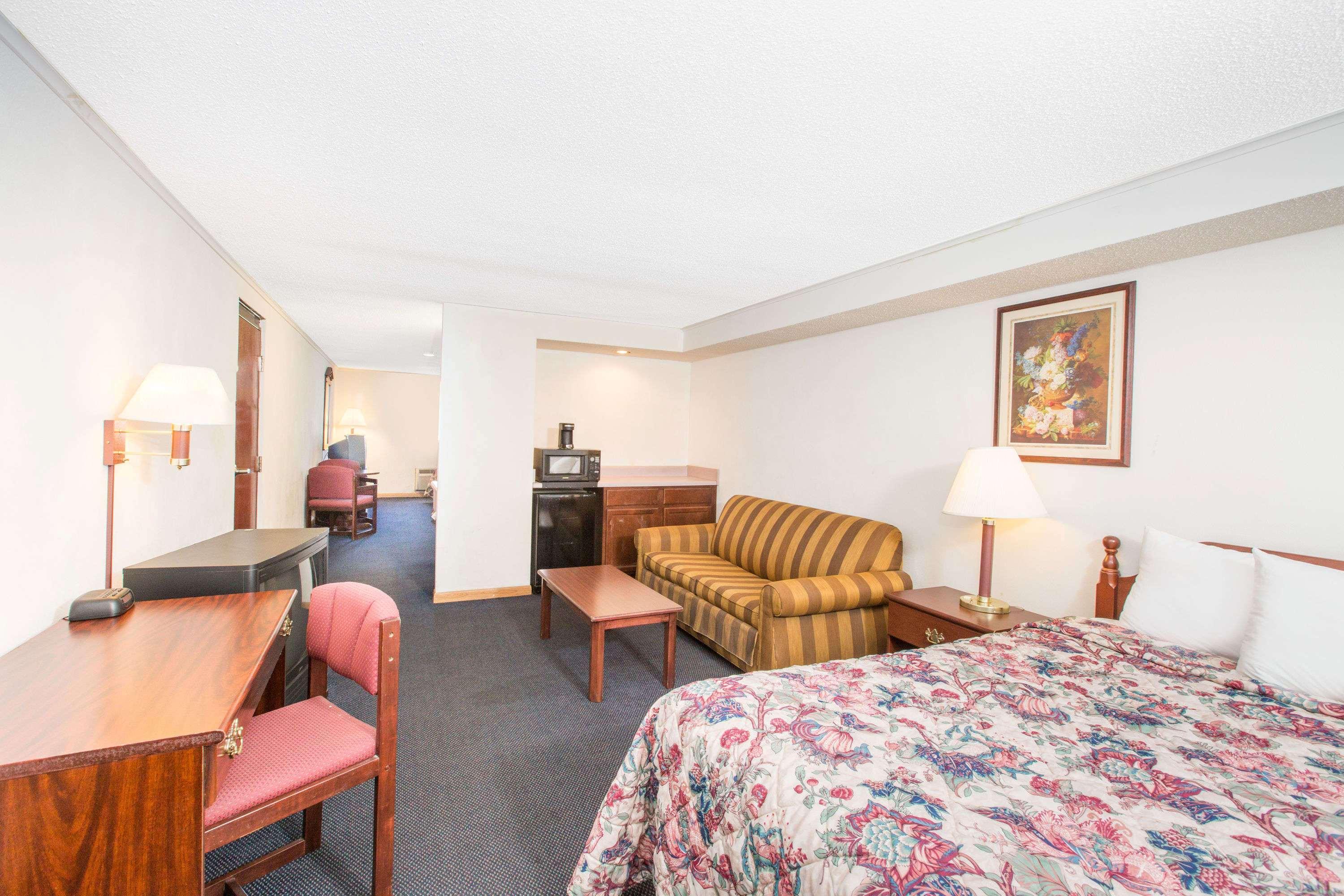 Days Inn By Wyndham Effingham Extérieur photo