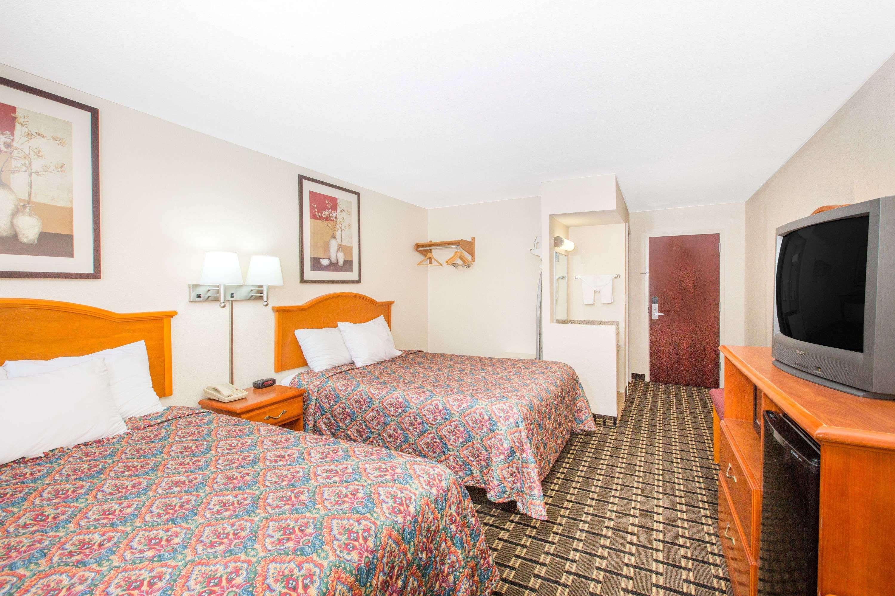 Days Inn By Wyndham Effingham Extérieur photo